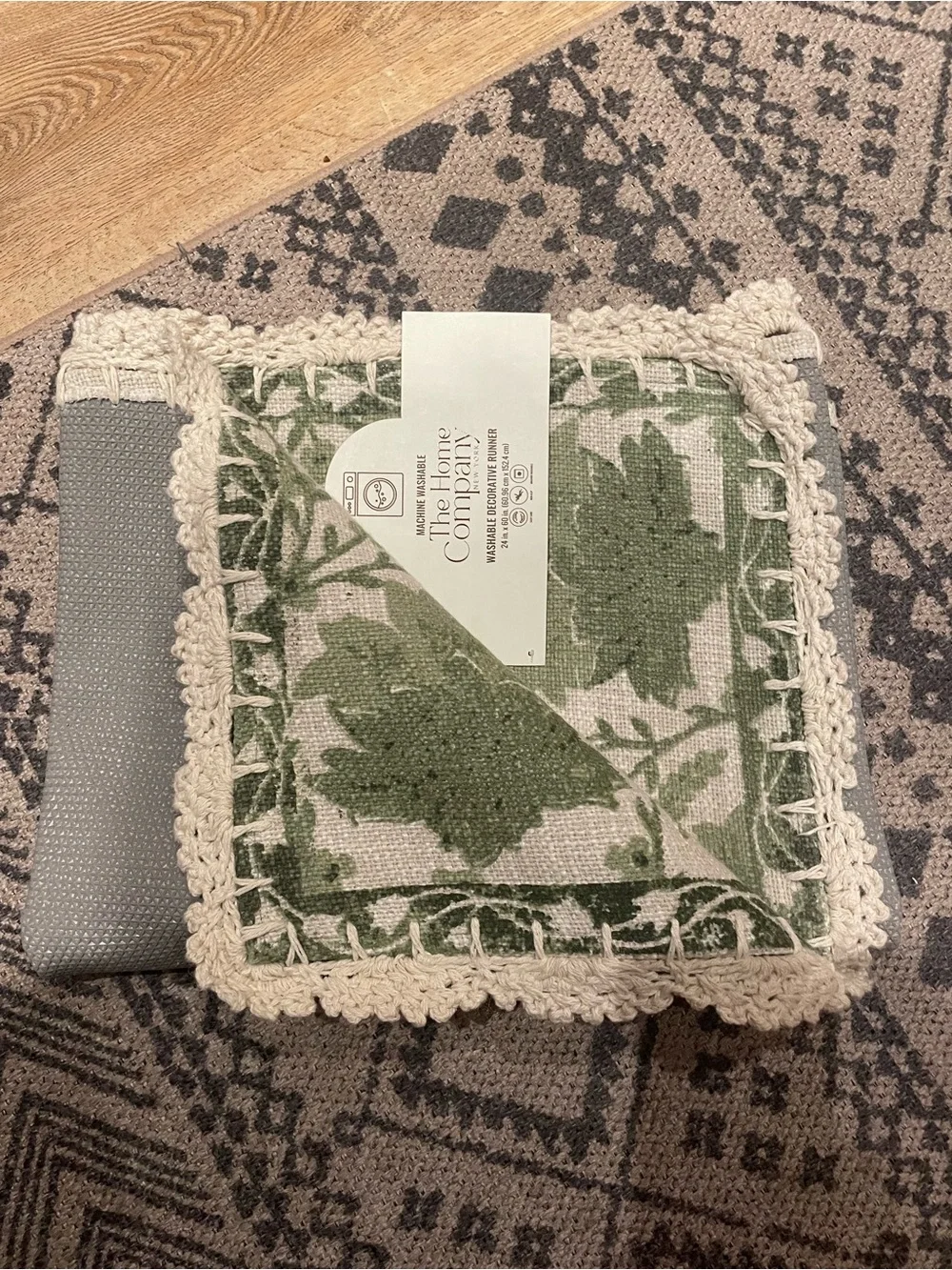 Green Floral floor rug.